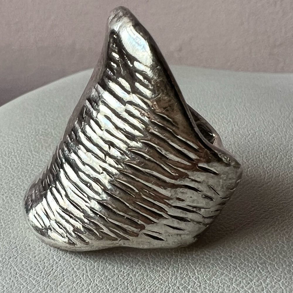 VINTAGE WIDE KNUCKLE 925 STERLING SILVER ETCHED RING DESIGNER MADE IN ISRAEL